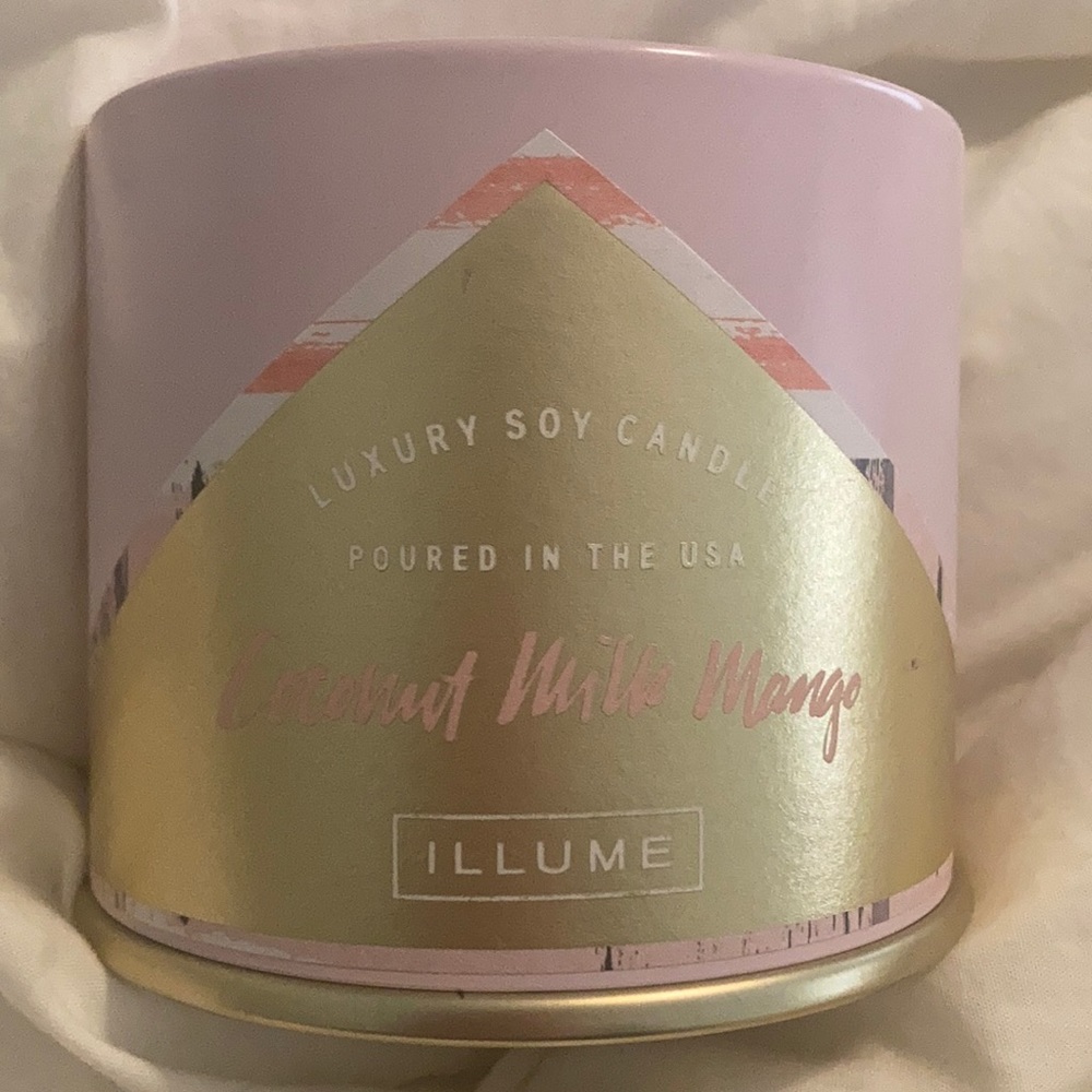 ILLUME Coconut Milk Mango Soy Candle